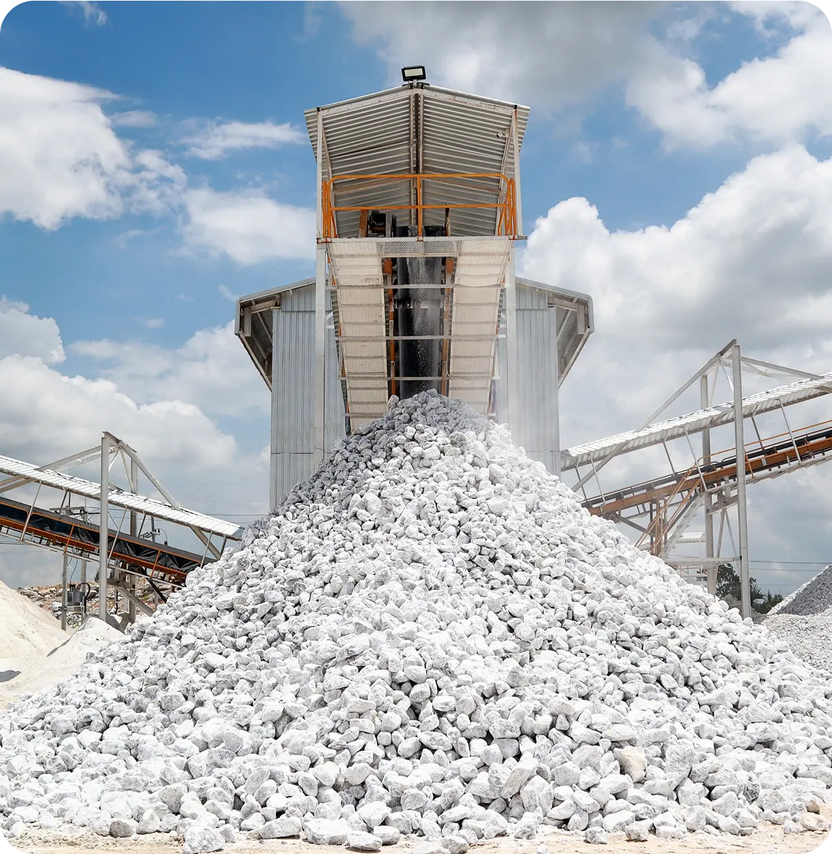 Planta industrial procesadora de minerales con sistema de transporte de grava – Gyptech